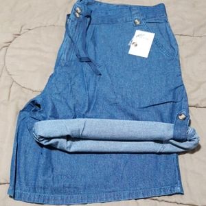 Adjustable length denim shorts
